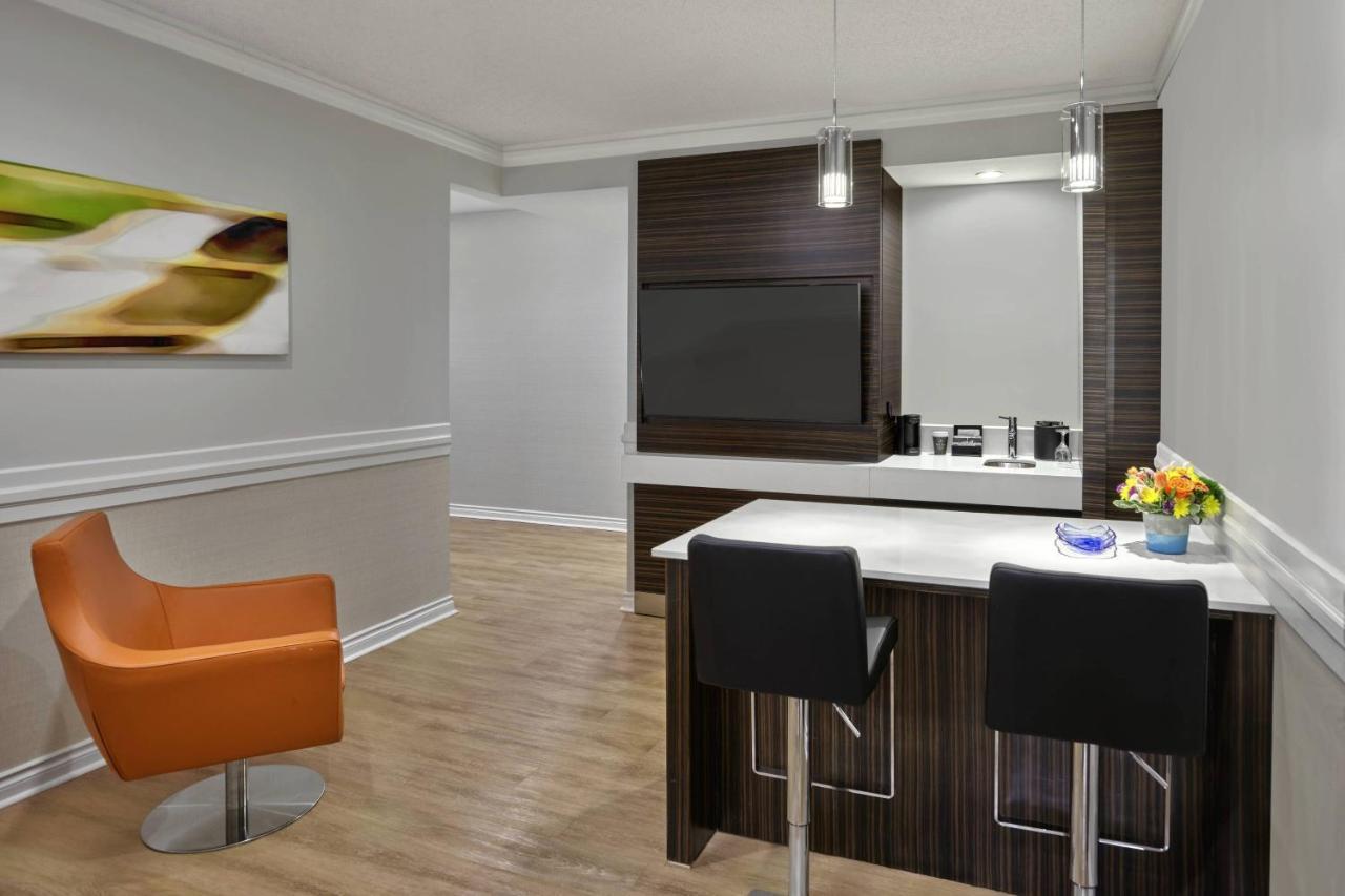 Delta Hotels By Marriott Edmonton Centre Suites Εξωτερικό φωτογραφία