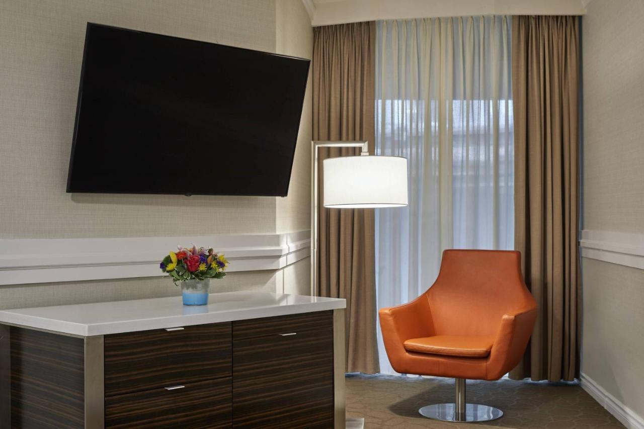 Delta Hotels By Marriott Edmonton Centre Suites Εξωτερικό φωτογραφία