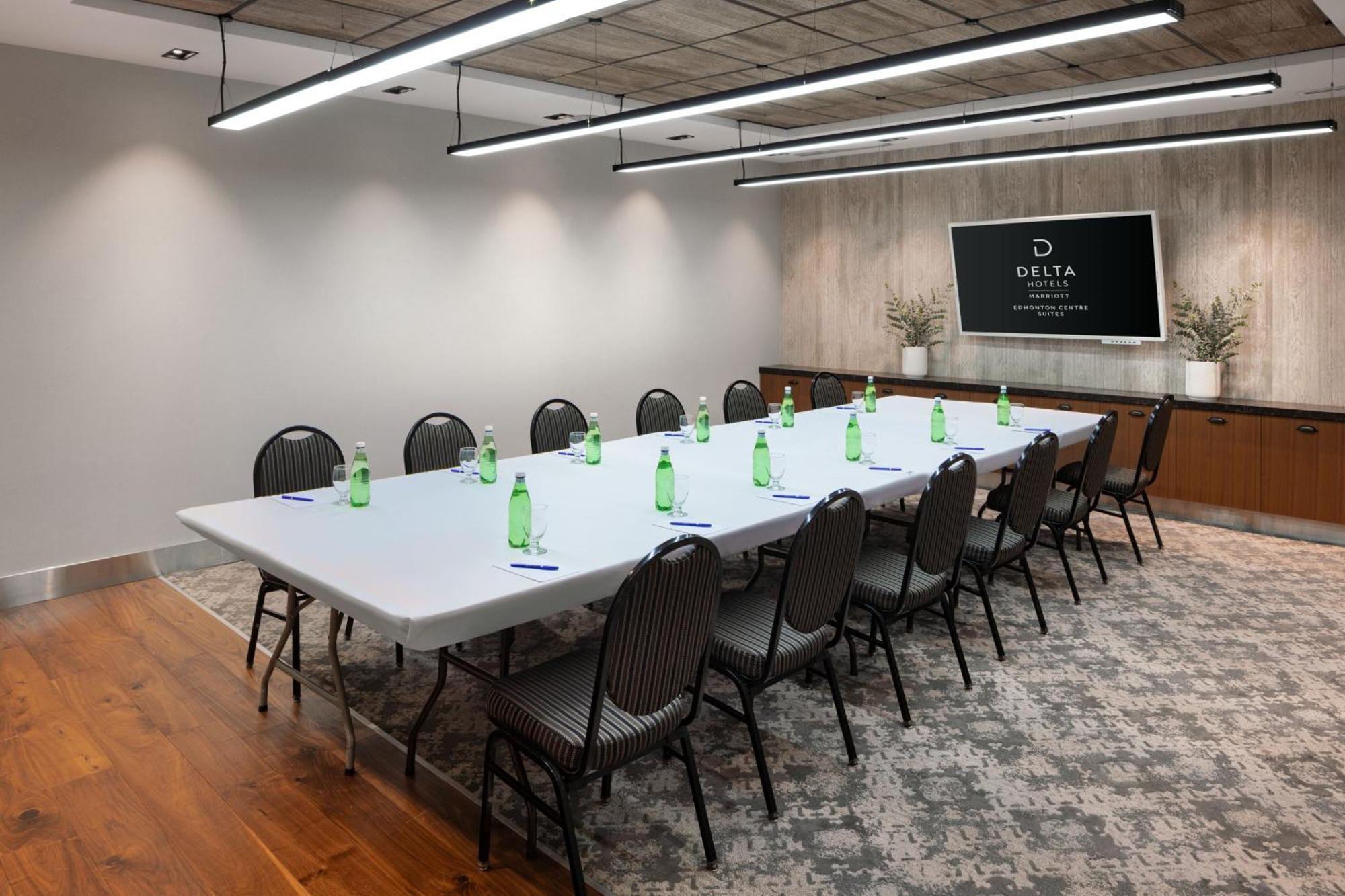Delta Hotels By Marriott Edmonton Centre Suites Εξωτερικό φωτογραφία