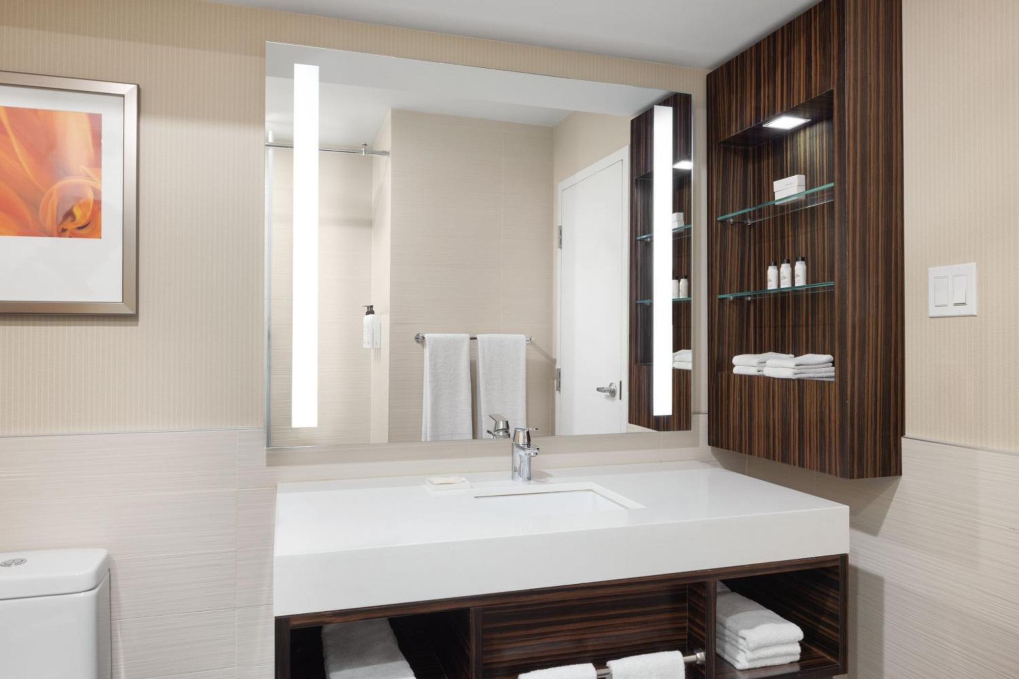Delta Hotels By Marriott Edmonton Centre Suites Εξωτερικό φωτογραφία